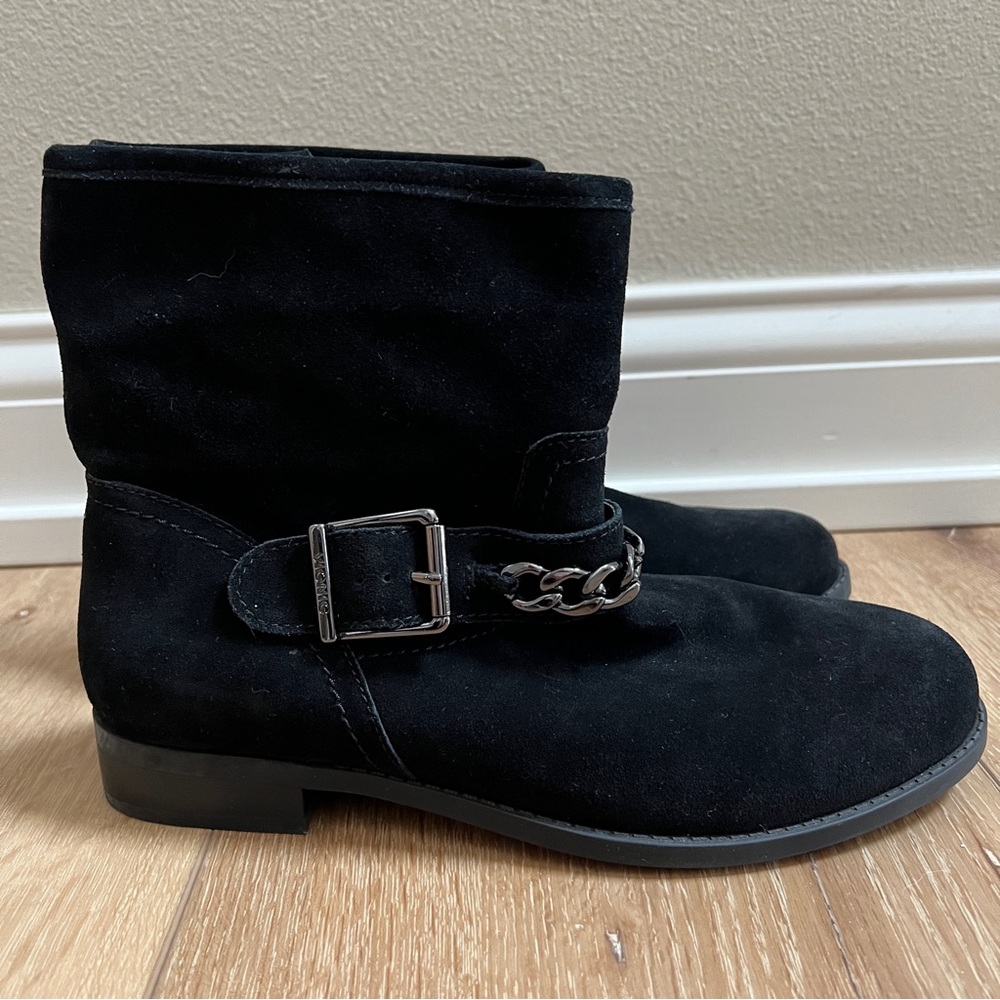 Vionic Black Ankle Boots with Chain Detail
